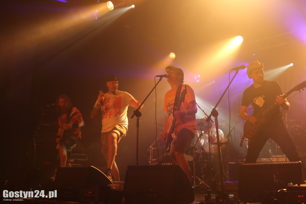 Krzywizna fest w gostyńskim Hutniku