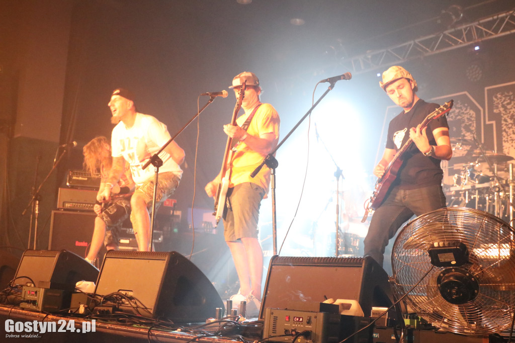 Krzywizna fest w gostyńskim Hutniku