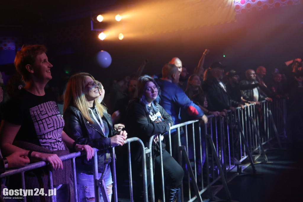 Krzywizna fest w gostyńskim Hutniku