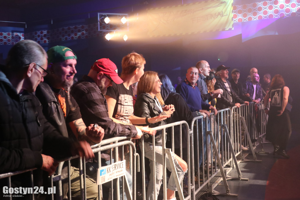Krzywizna fest w gostyńskim Hutniku