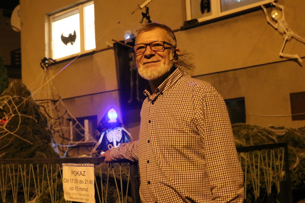 Dom ozdobiony na Halloween w Gostyniu