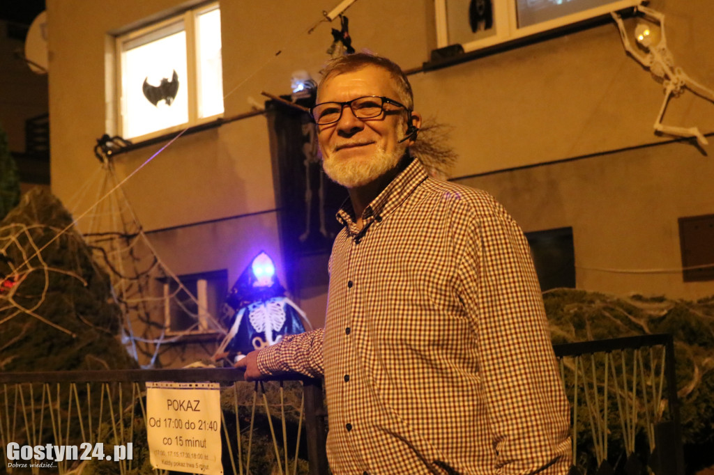 Dom ozdobiony na Halloween w Gostyniu