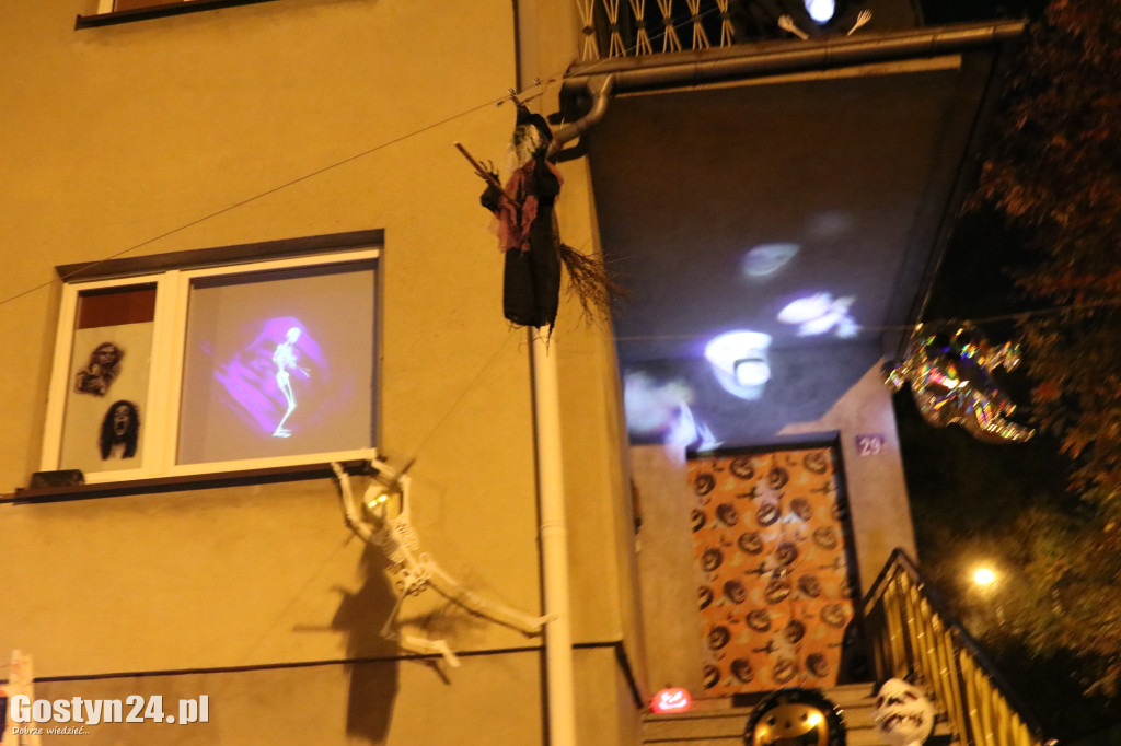Dom ozdobiony na Halloween w Gostyniu
