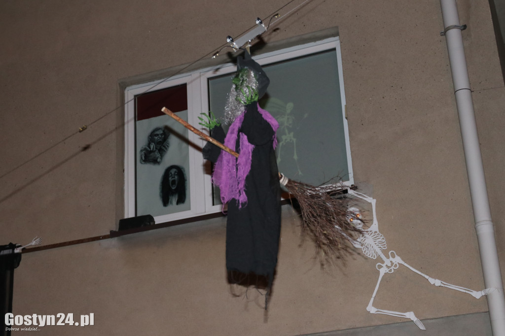 Dom ozdobiony na Halloween w Gostyniu