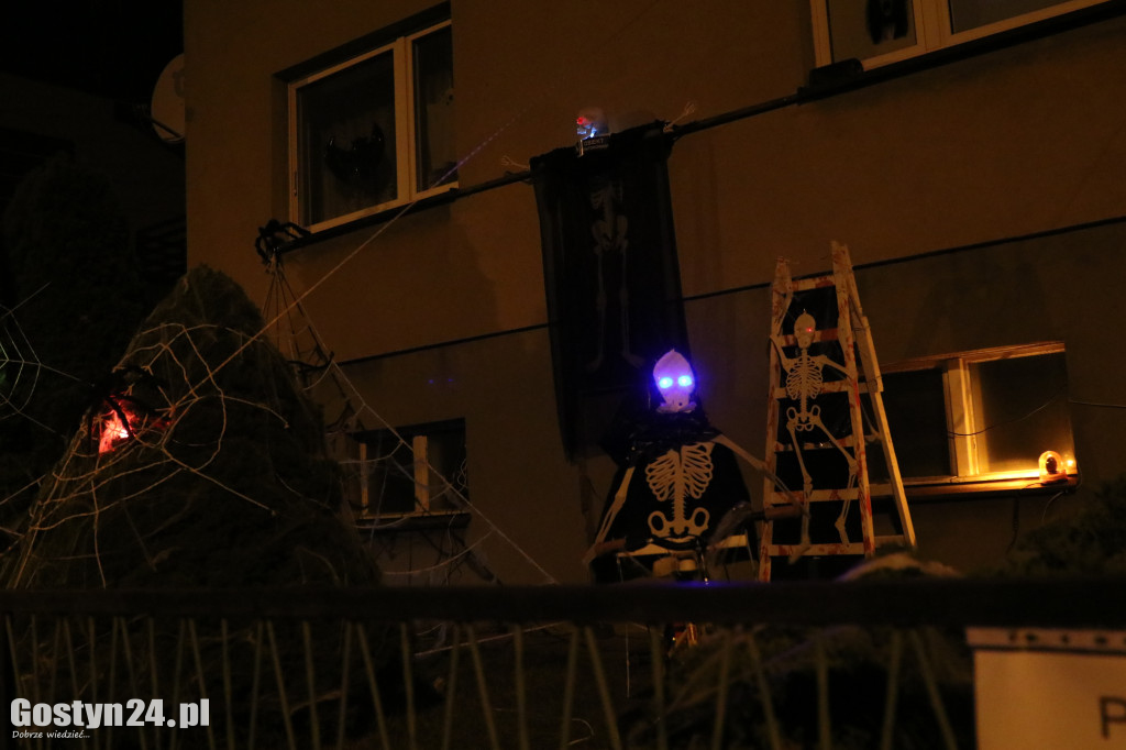 Dom ozdobiony na Halloween w Gostyniu