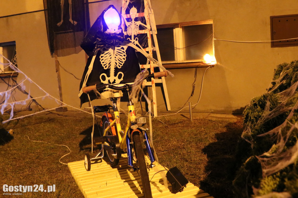 Dom ozdobiony na Halloween w Gostyniu