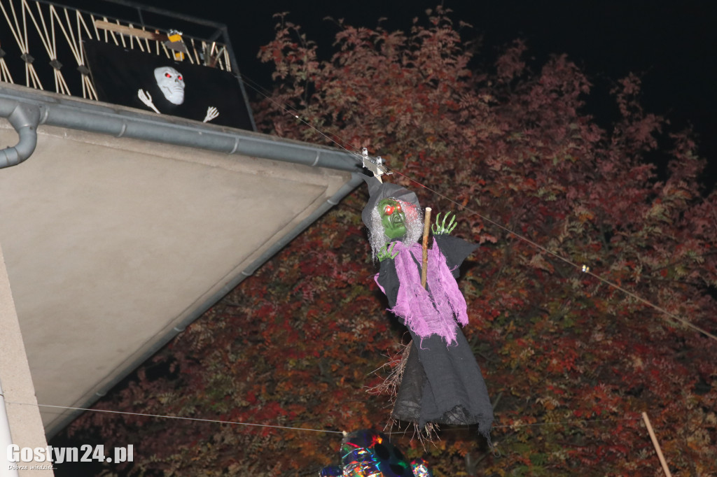 Dom ozdobiony na Halloween w Gostyniu