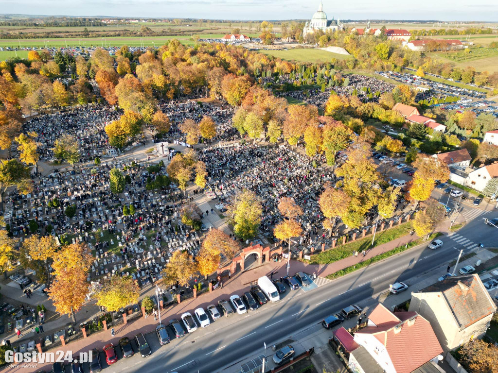 Msza z okazji Dnia Wszystkich Świętych na cmentarzu w Gostyniu