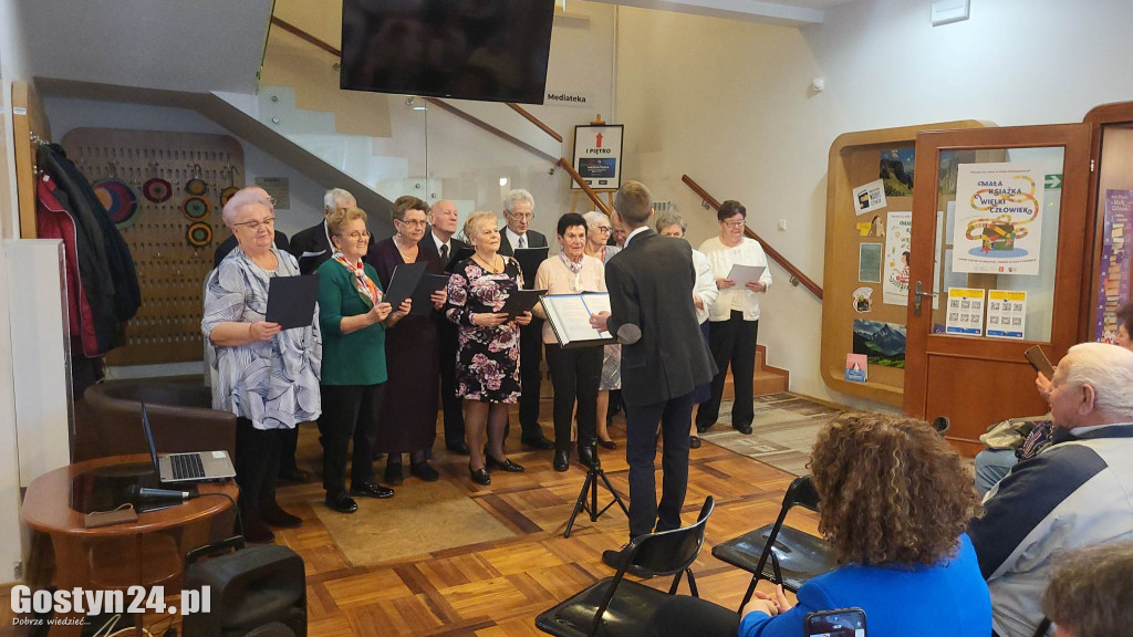 Koncert seniorów w gostyńskiej bibliotece