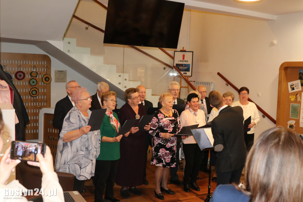 Koncert seniorów w gostyńskiej bibliotece