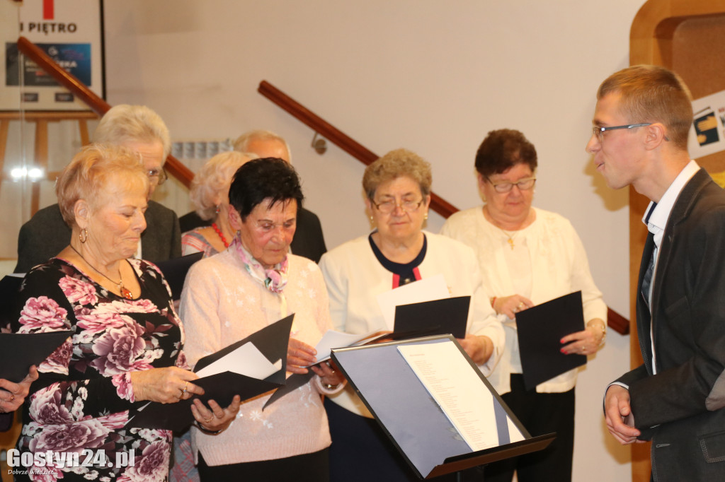 Koncert seniorów w gostyńskiej bibliotece