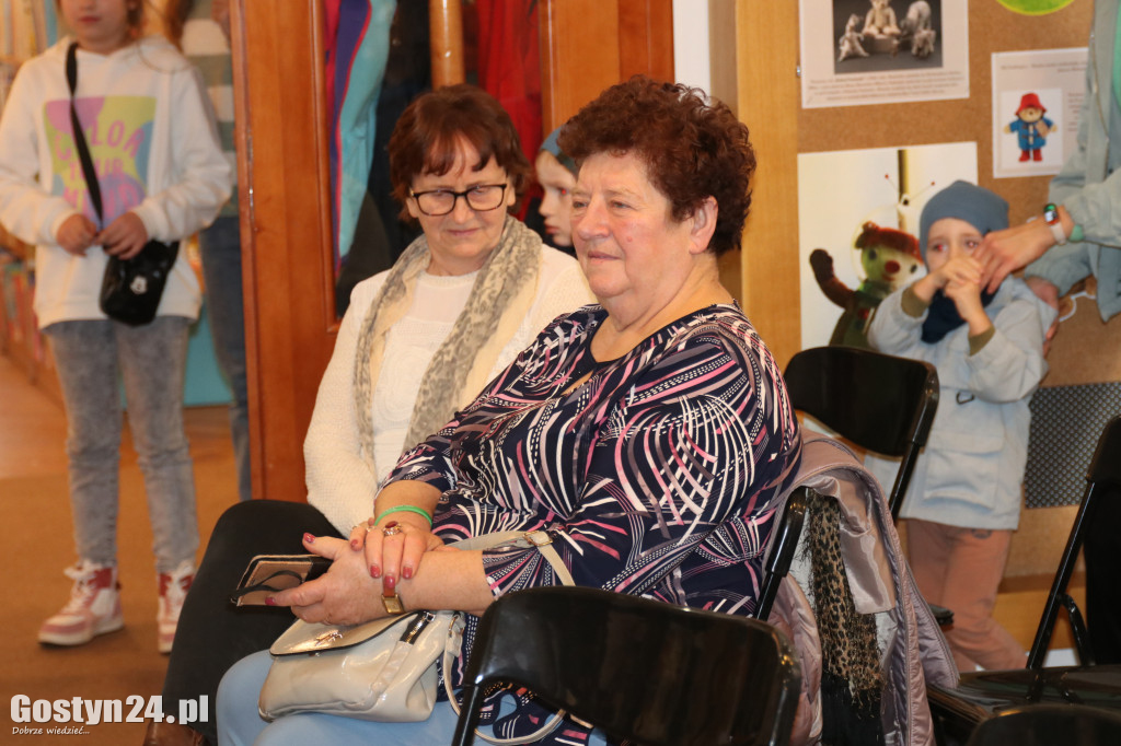 Koncert seniorów w gostyńskiej bibliotece