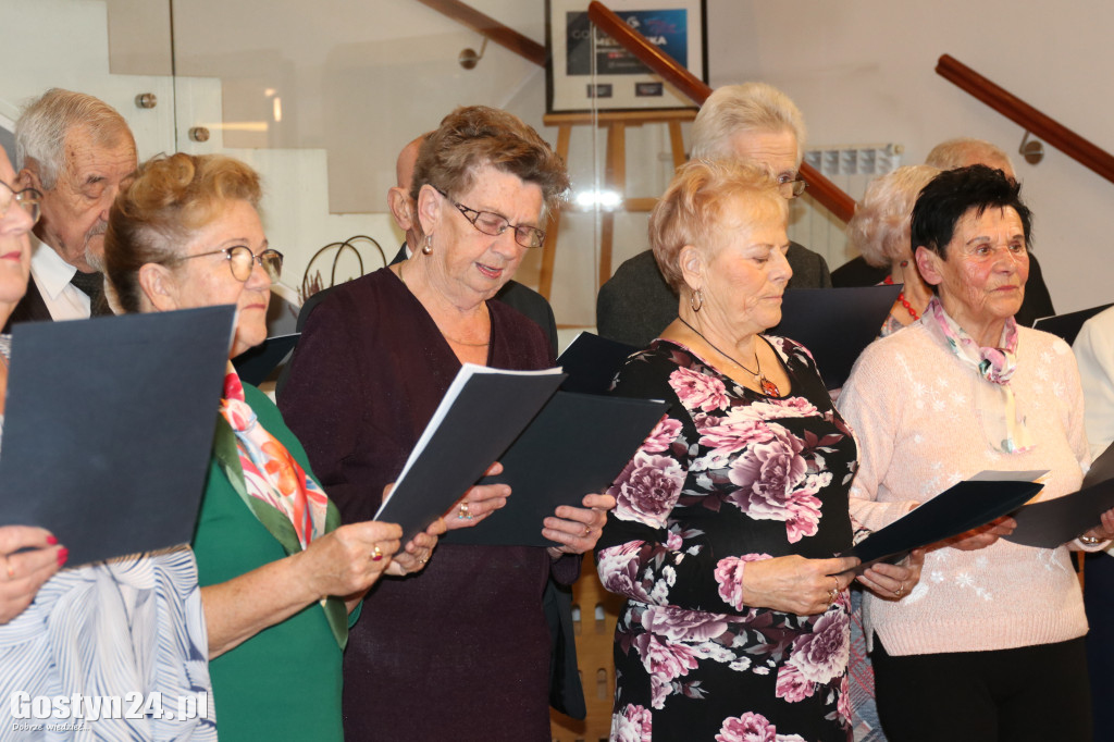 Koncert seniorów w gostyńskiej bibliotece