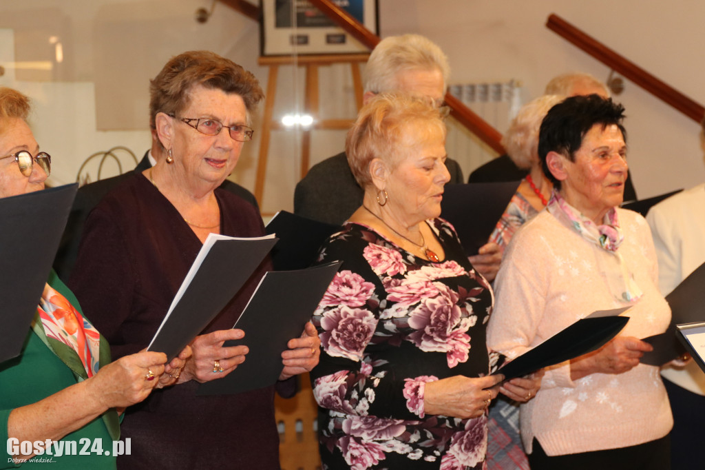 Koncert seniorów w gostyńskiej bibliotece