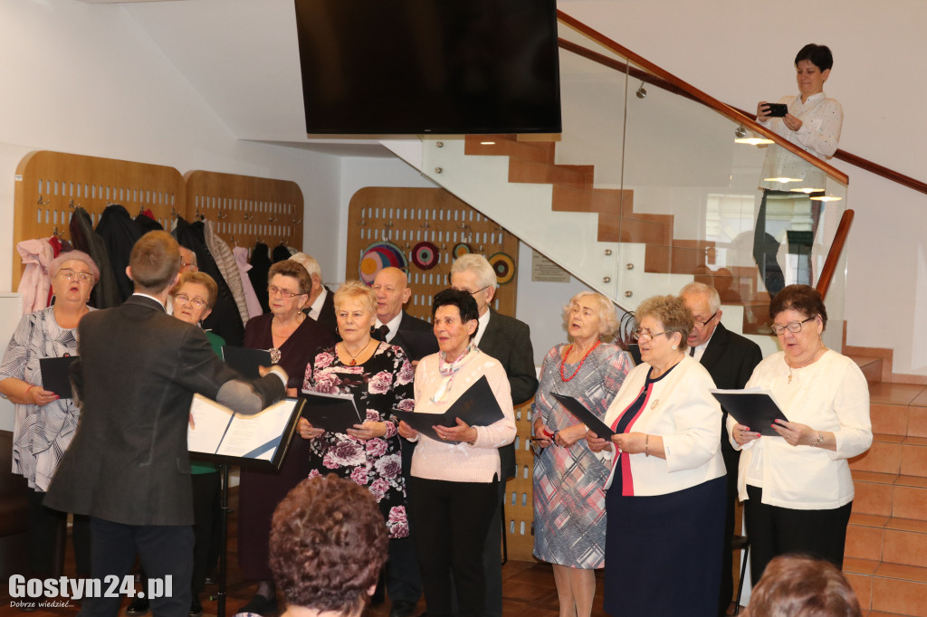 Koncert seniorów w gostyńskiej bibliotece
