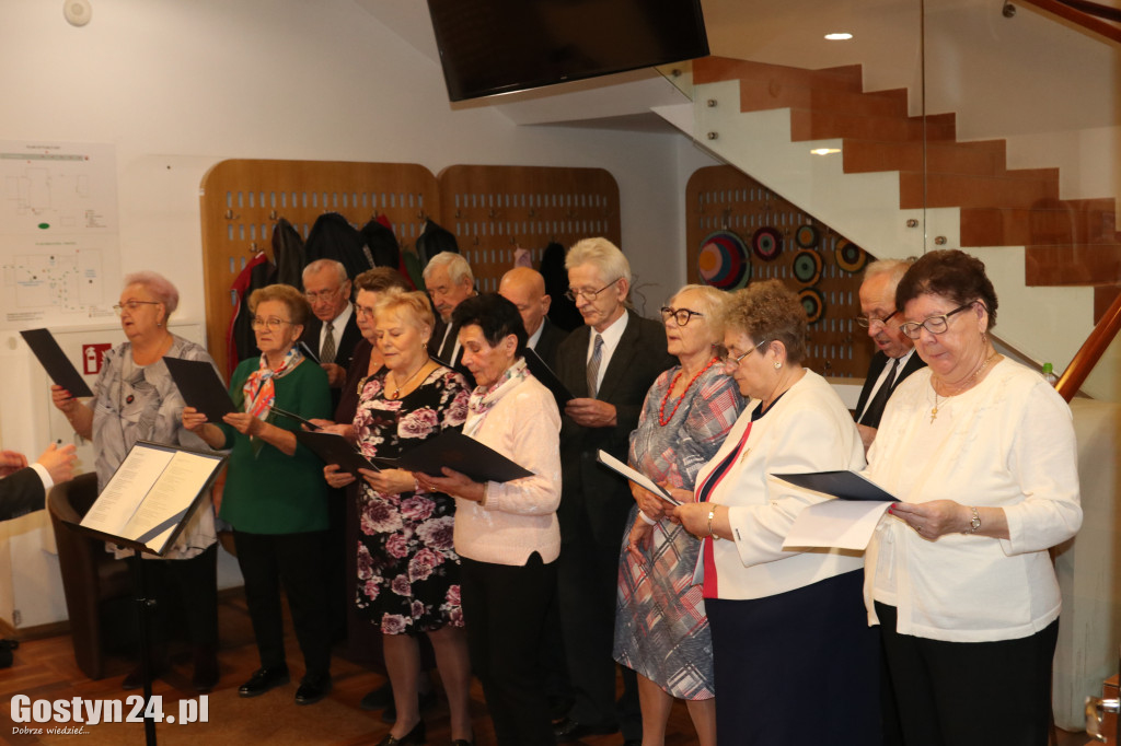 Koncert seniorów w gostyńskiej bibliotece