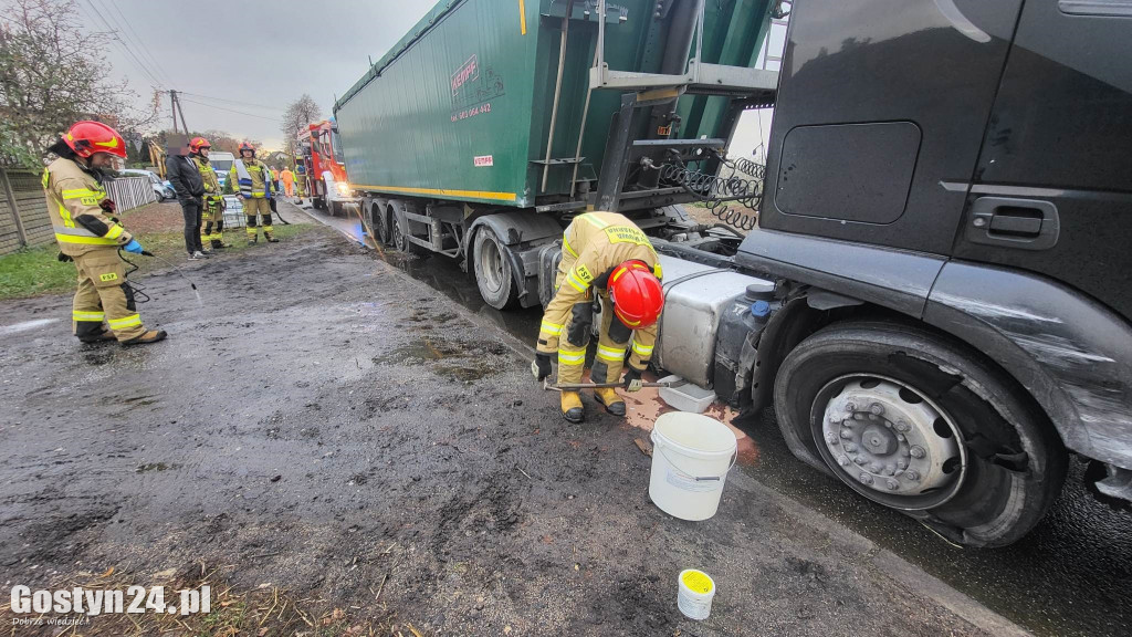 Kolizja samochodu ciężarowego w Podrzeczu