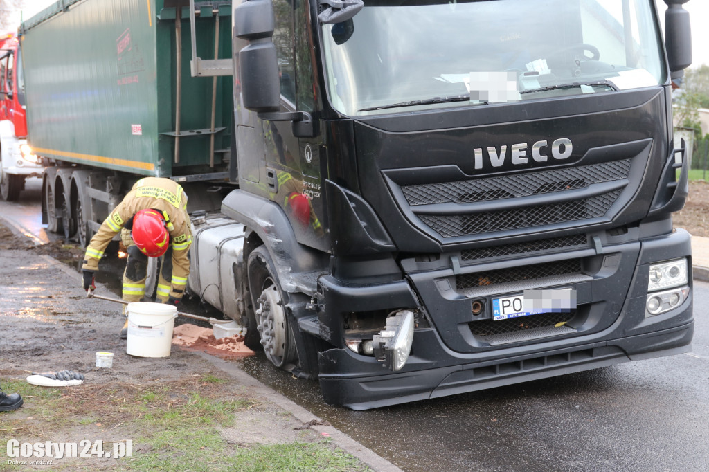 Kolizja samochodu ciężarowego w Podrzeczu