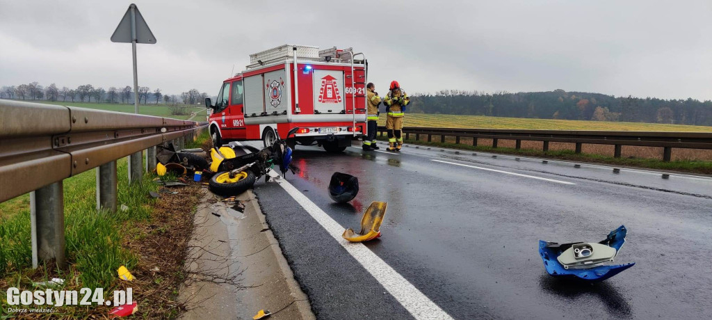Zderzenie na DW 434, najbardziej poszkodowany jest motorowerzysta