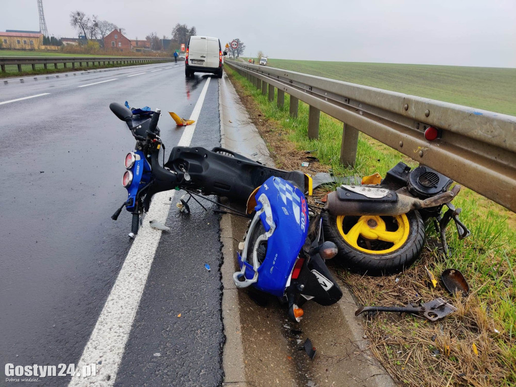 Zderzenie na DW 434, najbardziej poszkodowany jest motorowerzysta