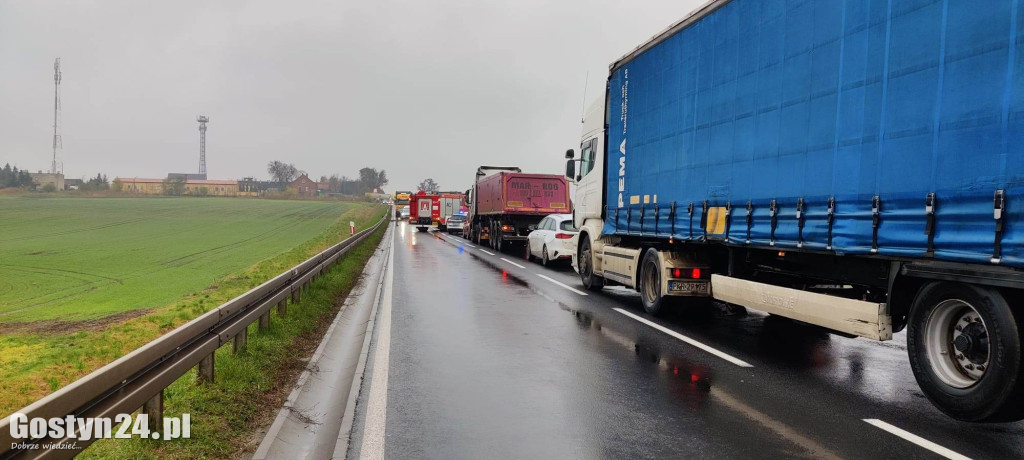 Zderzenie na DW 434, najbardziej poszkodowany jest motorowerzysta
