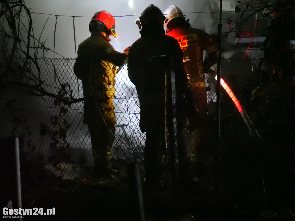 Pożar domku na ogródkach działkowych w Piaskach