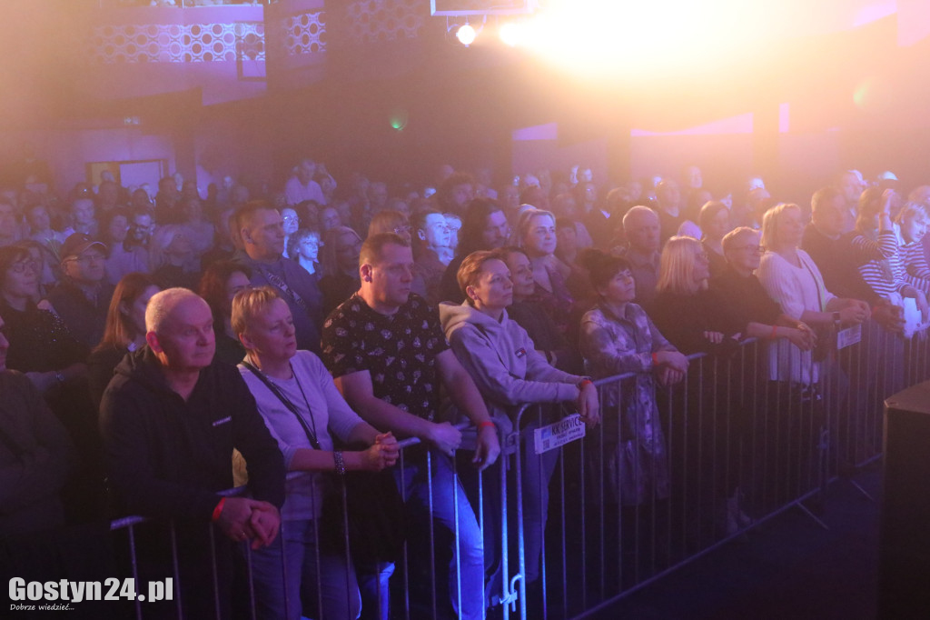 Koncert Universe w Hutniku i dyskoteka