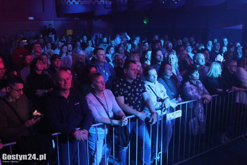 Koncert Universe w Hutniku i dyskoteka