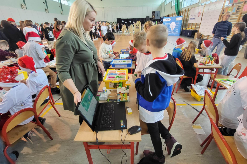 Mikołajkowa Ligia Robotyki w SP 1 w Gostyniu