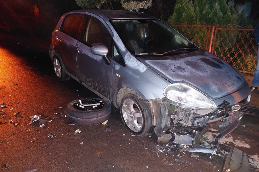 Pijany kierowca uszkodził dwa zaparkowane auta