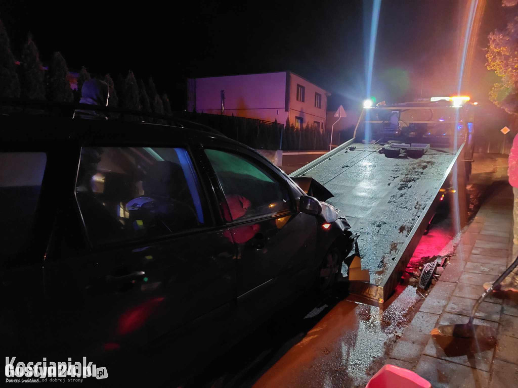 Pijany kierowca uszkodził dwa zaparkowane auta