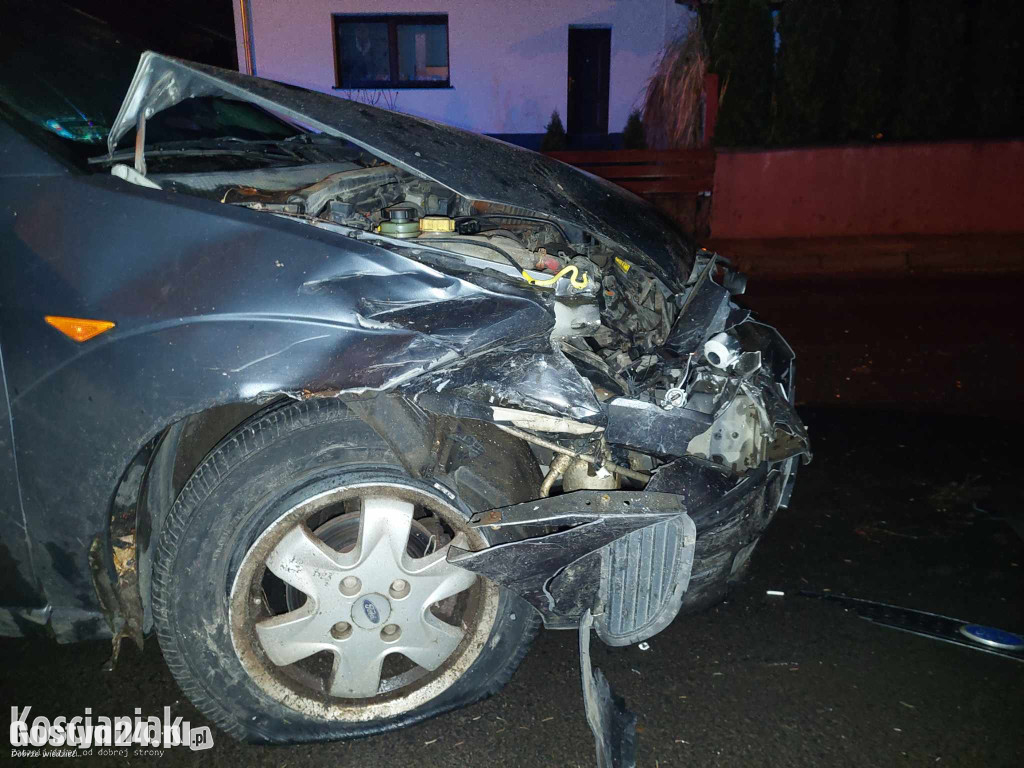 Pijany kierowca uszkodził dwa zaparkowane auta
