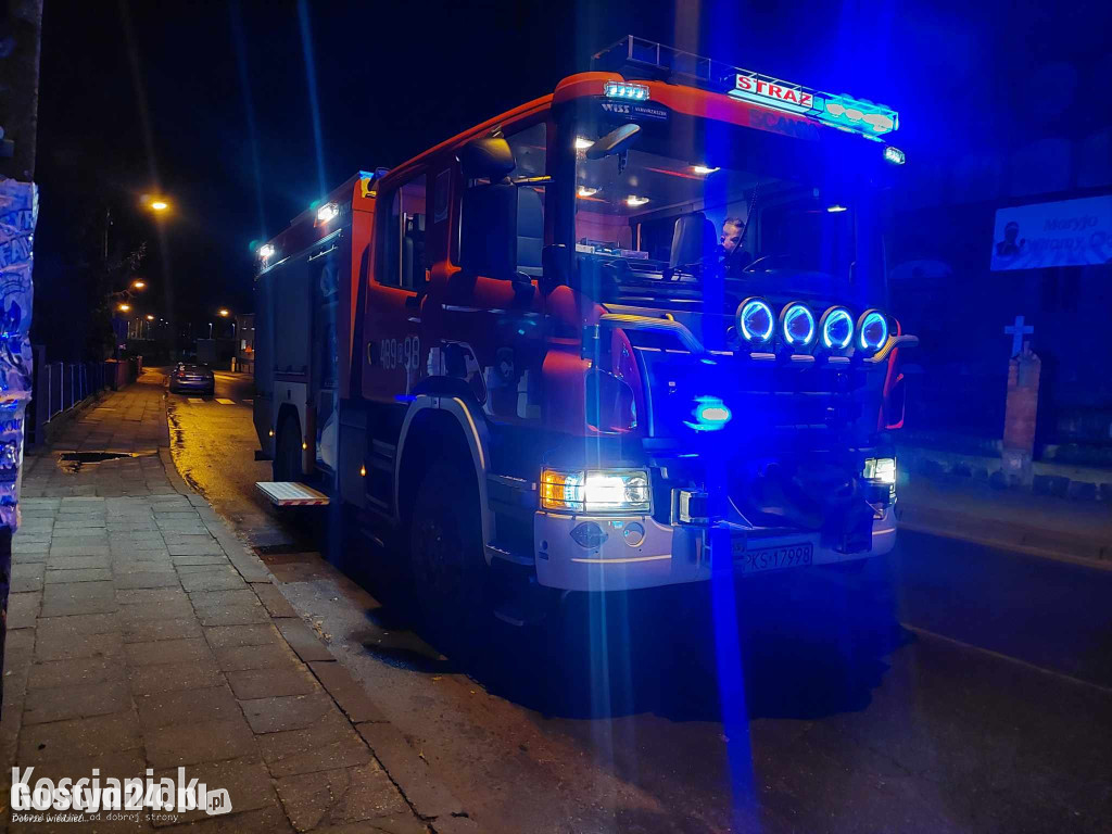Pijany kierowca uszkodził dwa zaparkowane auta