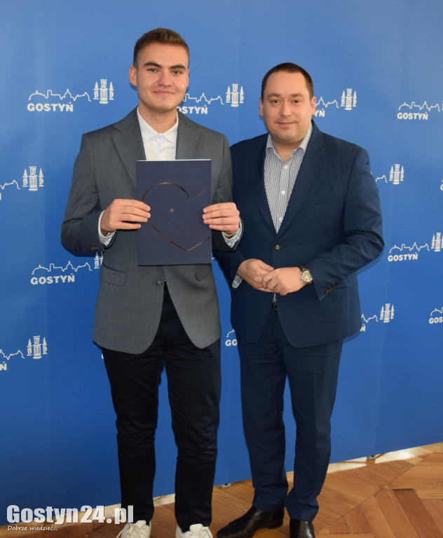 Wręczono stypendia studentom z gminy Gostyń