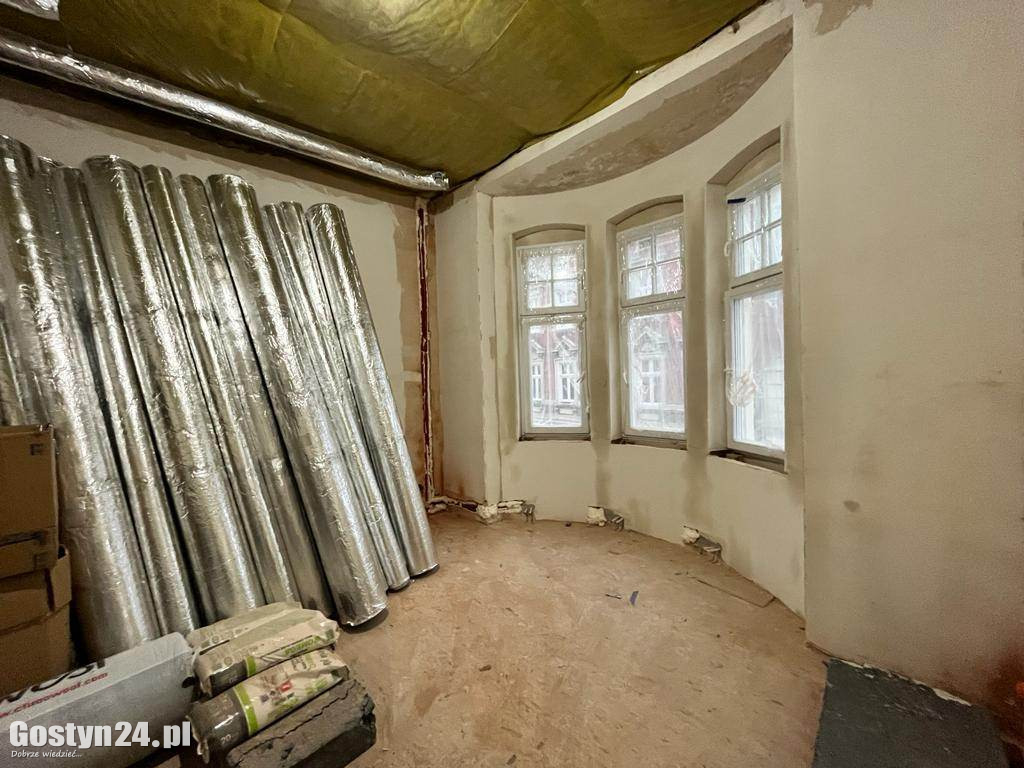 Trwa modernizacja i rozbudowa zabytkowej kamienicy w Gostyniu
