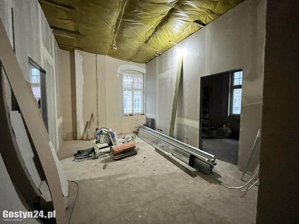 Trwa modernizacja i rozbudowa zabytkowej kamienicy w Gostyniu