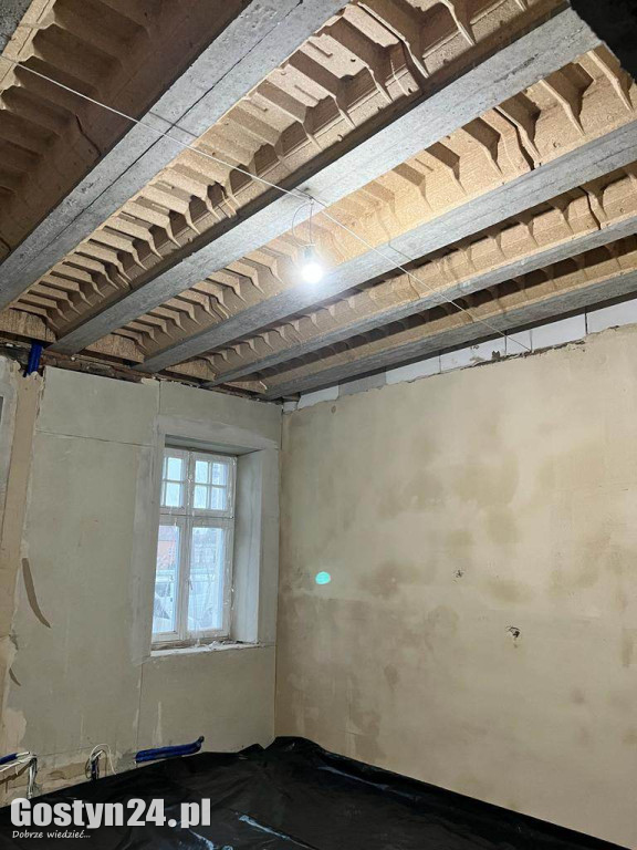 Trwa modernizacja i rozbudowa zabytkowej kamienicy w Gostyniu