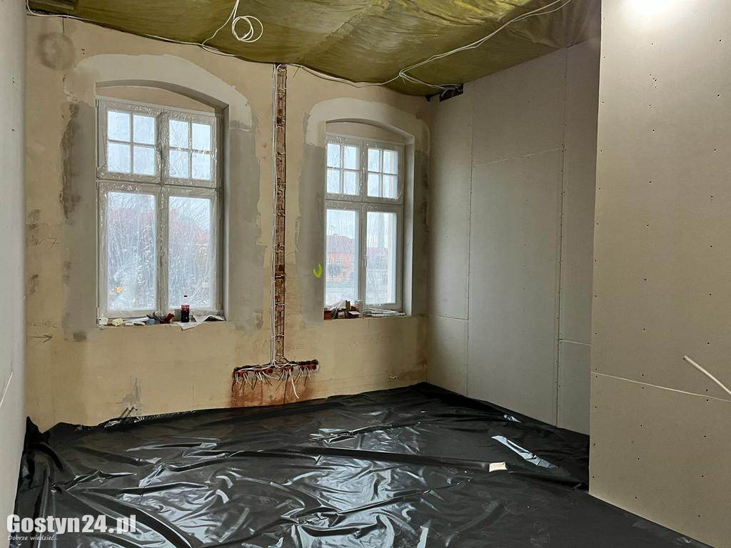 Trwa modernizacja i rozbudowa zabytkowej kamienicy w Gostyniu