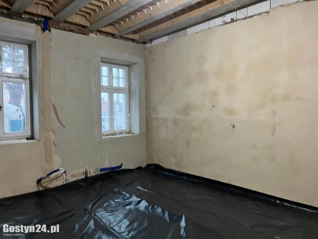 Trwa modernizacja i rozbudowa zabytkowej kamienicy w Gostyniu