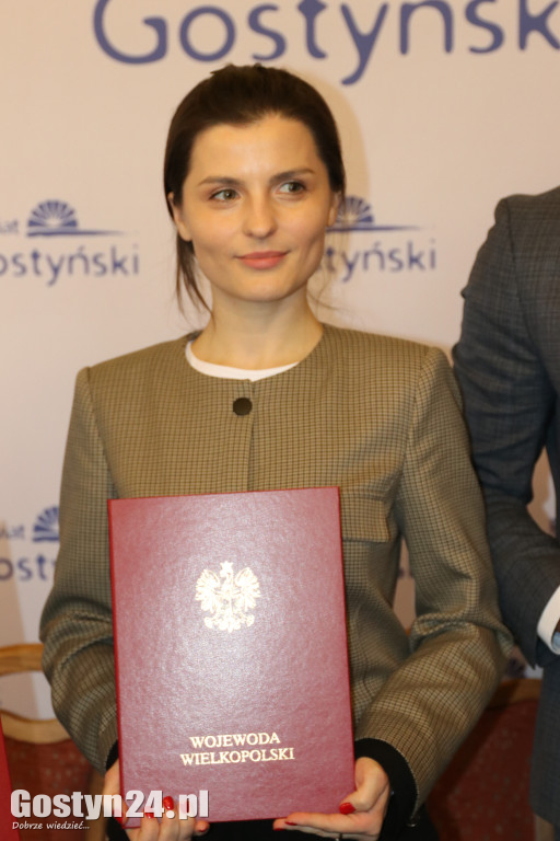 Podpisanie umów na drogi w gostyńskim starostwie
