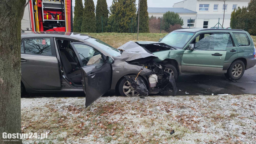 Kraksa koło mleczarni. Jeden z kierowców oddalił się z miejsca wypadku