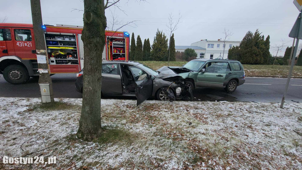 Kraksa koło mleczarni. Jeden z kierowców oddalił się z miejsca wypadku