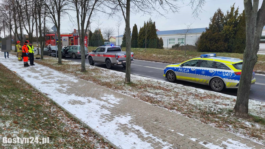 Kraksa koło mleczarni. Jeden z kierowców oddalił się z miejsca wypadku