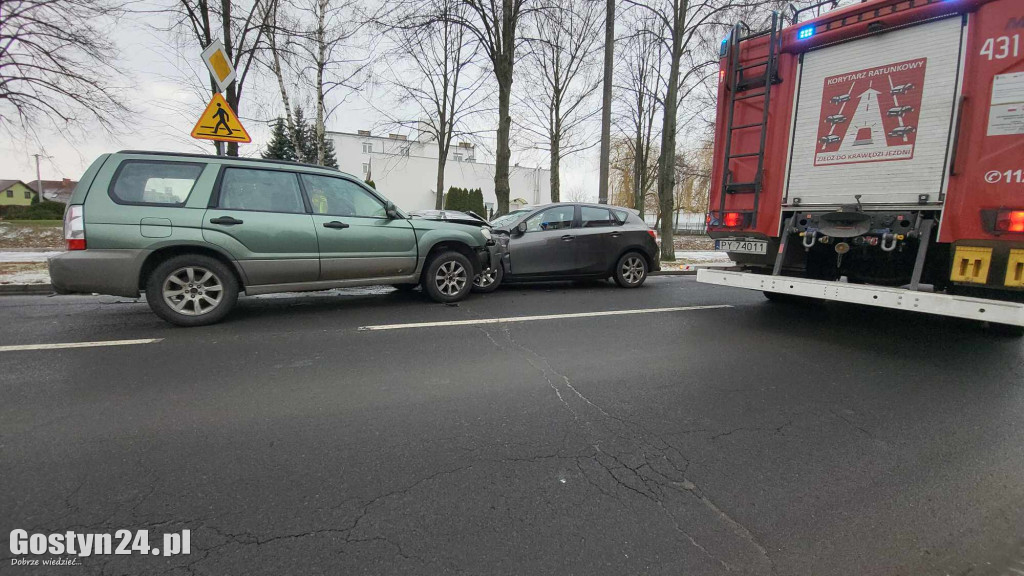 Kraksa koło mleczarni. Jeden z kierowców oddalił się z miejsca wypadku