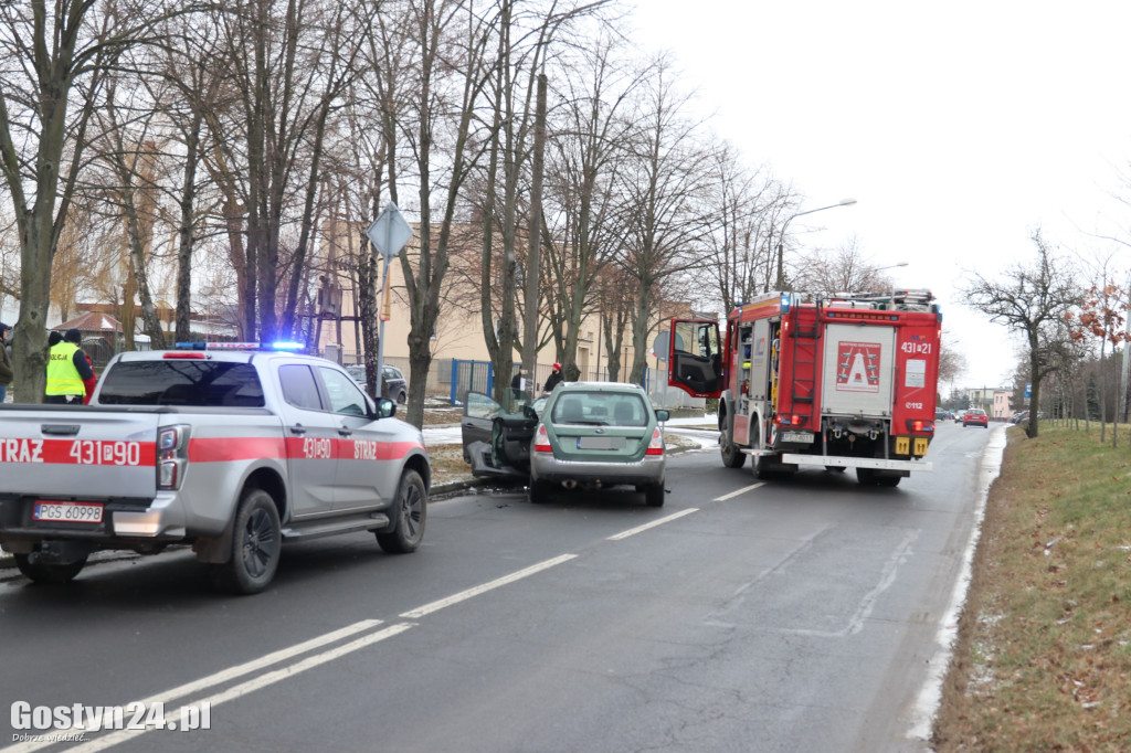 Kraksa koło mleczarni. Jeden z kierowców oddalił się z miejsca wypadku