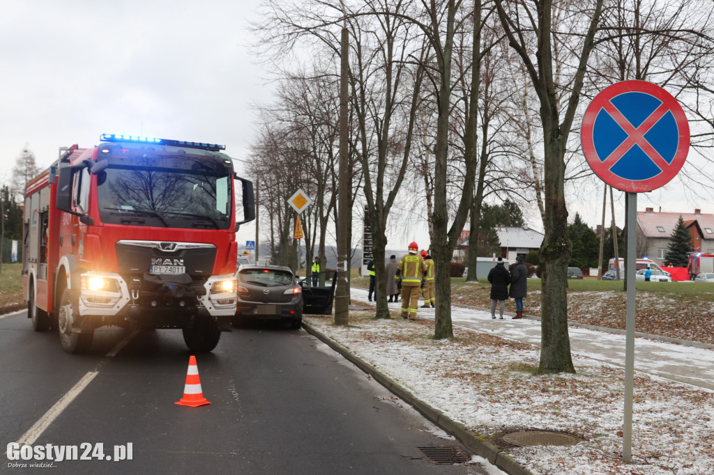 Kraksa koło mleczarni. Jeden z kierowców oddalił się z miejsca wypadku
