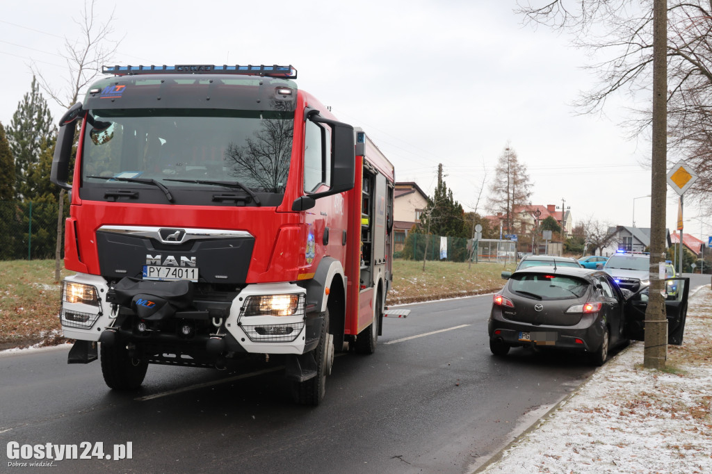 Kraksa koło mleczarni. Jeden z kierowców oddalił się z miejsca wypadku