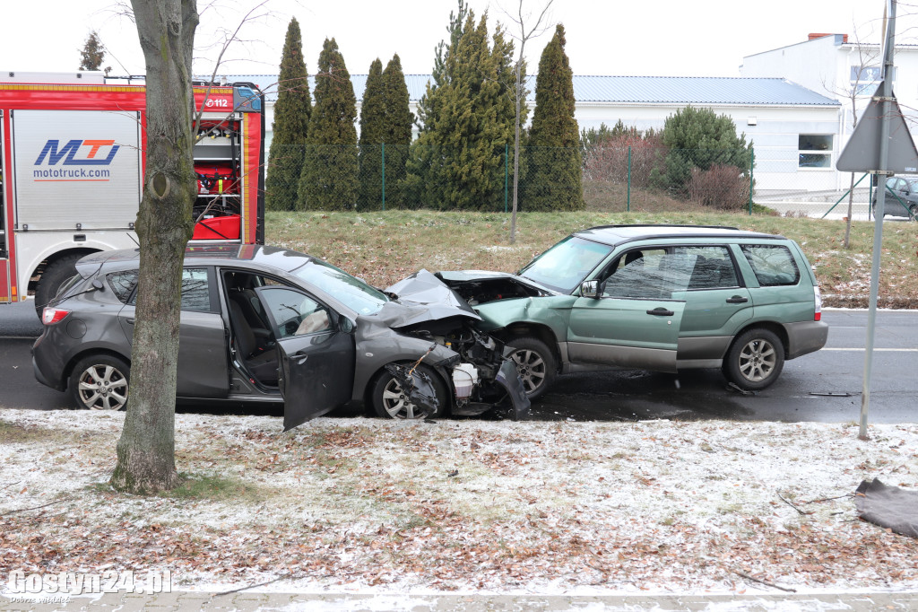 Kraksa koło mleczarni. Jeden z kierowców oddalił się z miejsca wypadku