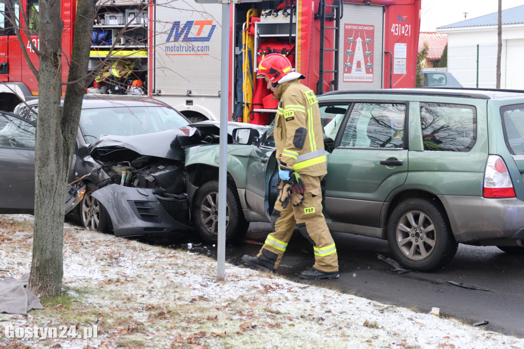 Kraksa koło mleczarni. Jeden z kierowców oddalił się z miejsca wypadku