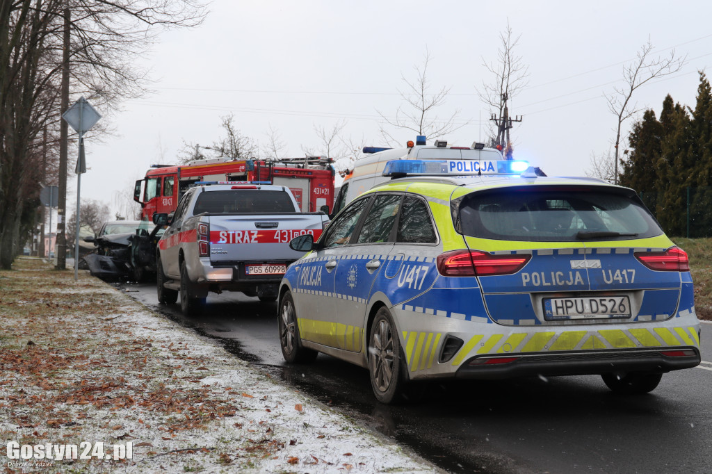 Kraksa koło mleczarni. Jeden z kierowców oddalił się z miejsca wypadku
